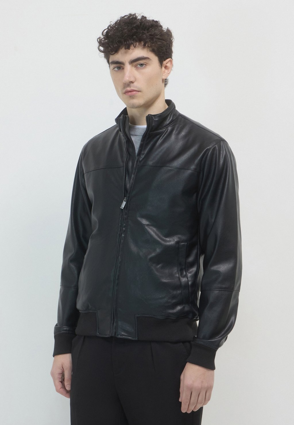 Куртка из искусственной кожи EFFETTO PELLE Calliope, черный
Куртка из искусственной кожи EFFETTO PELLE Calliope, черный