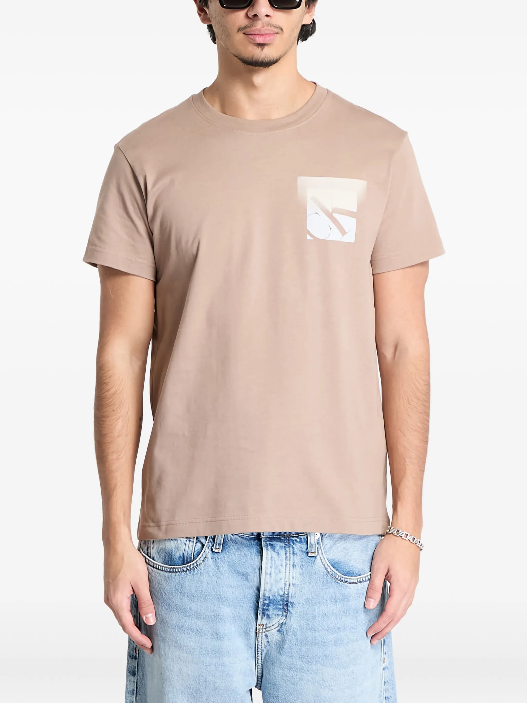 Футболка с круглым вырезом Calvin Klein Jeans, бежевый
Футболка с круглым вырезом Calvin Klein Jeans, бежевый