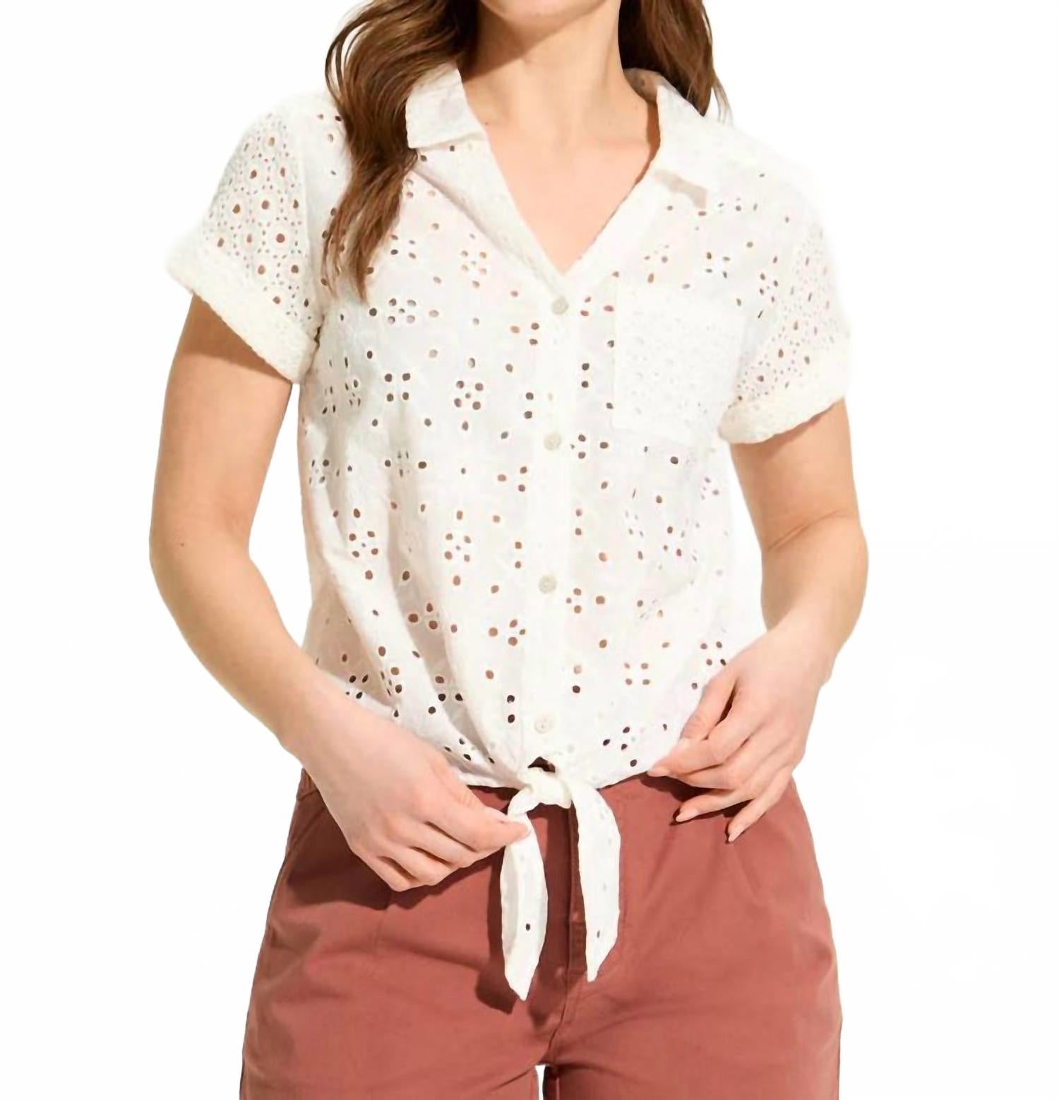 Белая блузка с коротким рукавом и ажурными вставками FDJ
Белая блузка с коротким рукавом и ажурными вставками FDJ