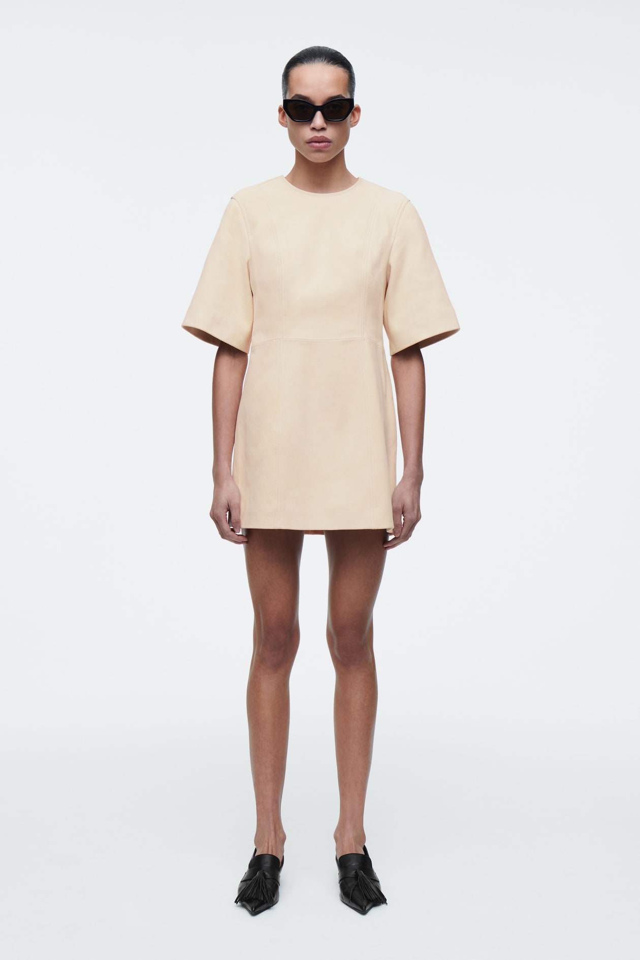 Замшевое мини-платье COS, кремовый
Замшевое мини-платье COS, кремовый