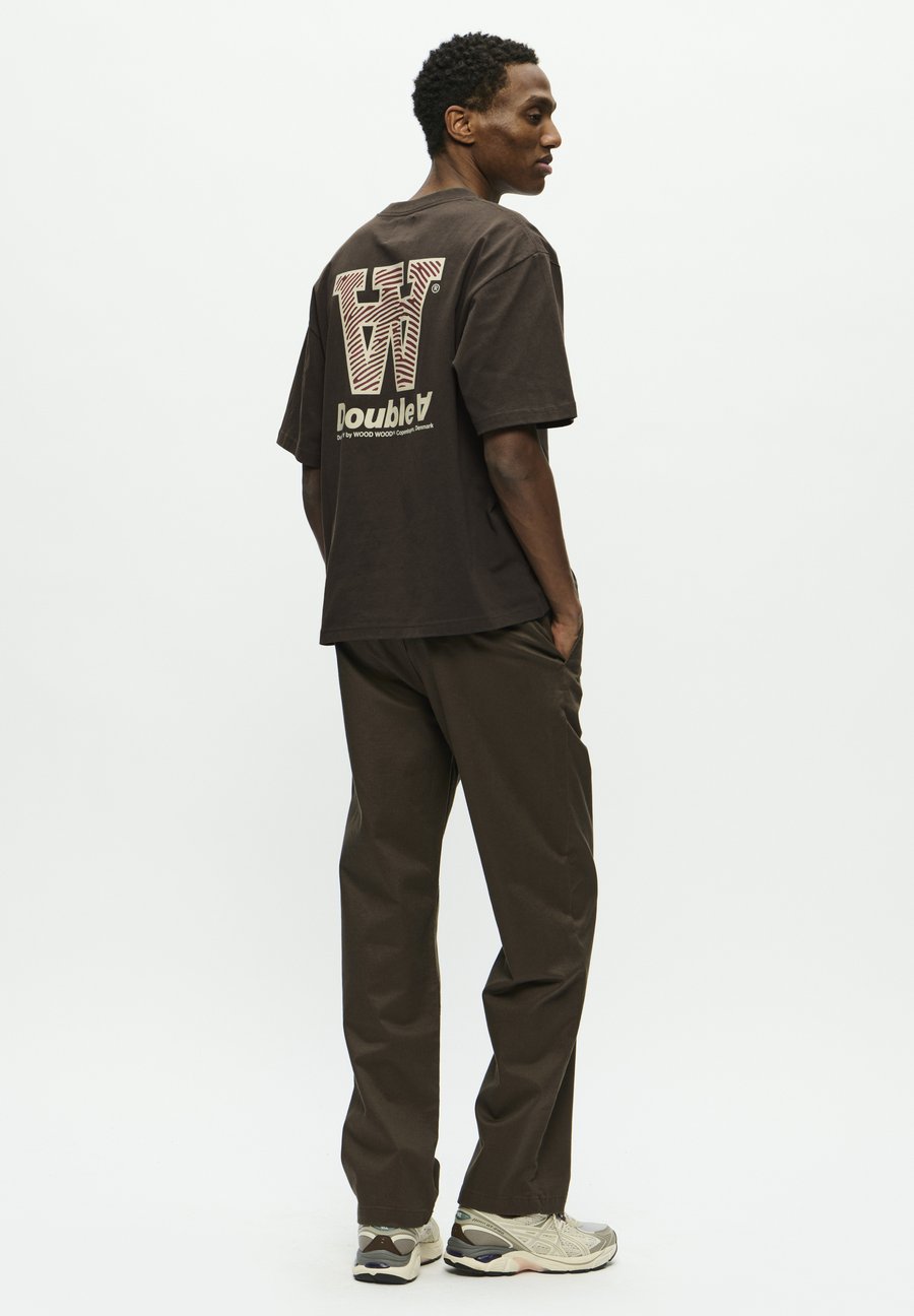 Футболка DOUBLE A BY W.W. LIAM AANEUE, Delicioso/Dark Brown, Коричневый, Футболка DOUBLE A BY W.W. LIAM AANEUE, Delicioso/Dark Brown
Футболка DOUBLE A BY W.W. LIAM AANEUE, Delicioso/Dark Brown, Коричневый, Футболка DOUBLE A BY W.W. LIAM AANEUE, Delicioso/Dark Brown