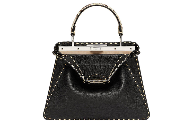 FENDI Сумка через плечо из телячьей кожи с элементами кожи питона
FENDI Сумка через плечо из телячьей кожи с элементами кожи питона