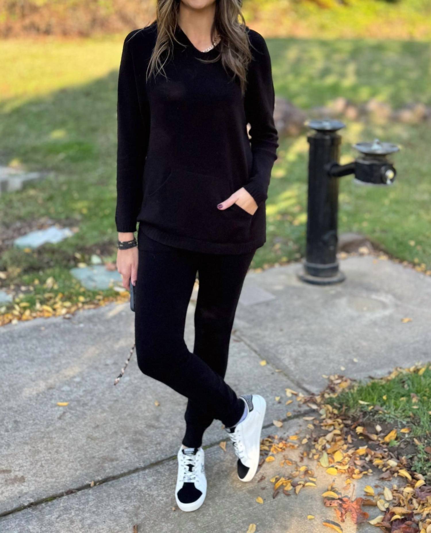 Черные трикотажные брюки на шнурке Milio Milano
Черные трикотажные брюки на шнурке Milio Milano