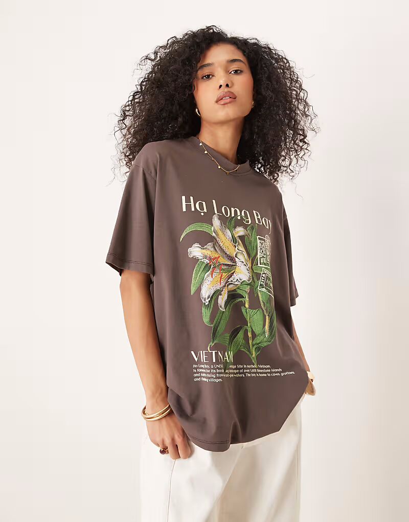 Футболка ASOS DESIGN oversize шоколадно-коричневого цвета с изображением вьетнамских цветов
Футболка ASOS DESIGN oversize шоколадно-коричневого цвета с изображением вьетнамских цветов