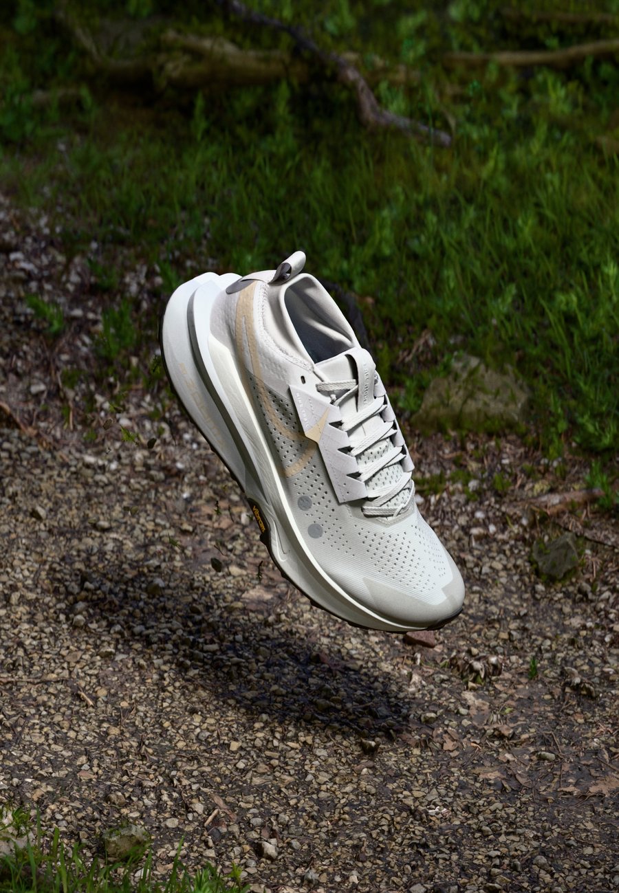 Кроссовки Nike Performance ZOOMX ZEGAMA 2, Vast Grey/Sanddrift/Summit White/Black/Grey
Кроссовки Nike Performance ZOOMX ZEGAMA 2, Vast Grey/Sanddrift/Summit White/Black/Grey