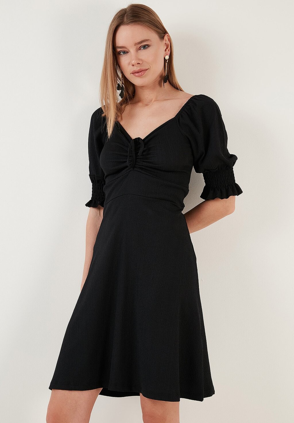 Летнее платье LELA, черный
Летнее платье LELA, черный