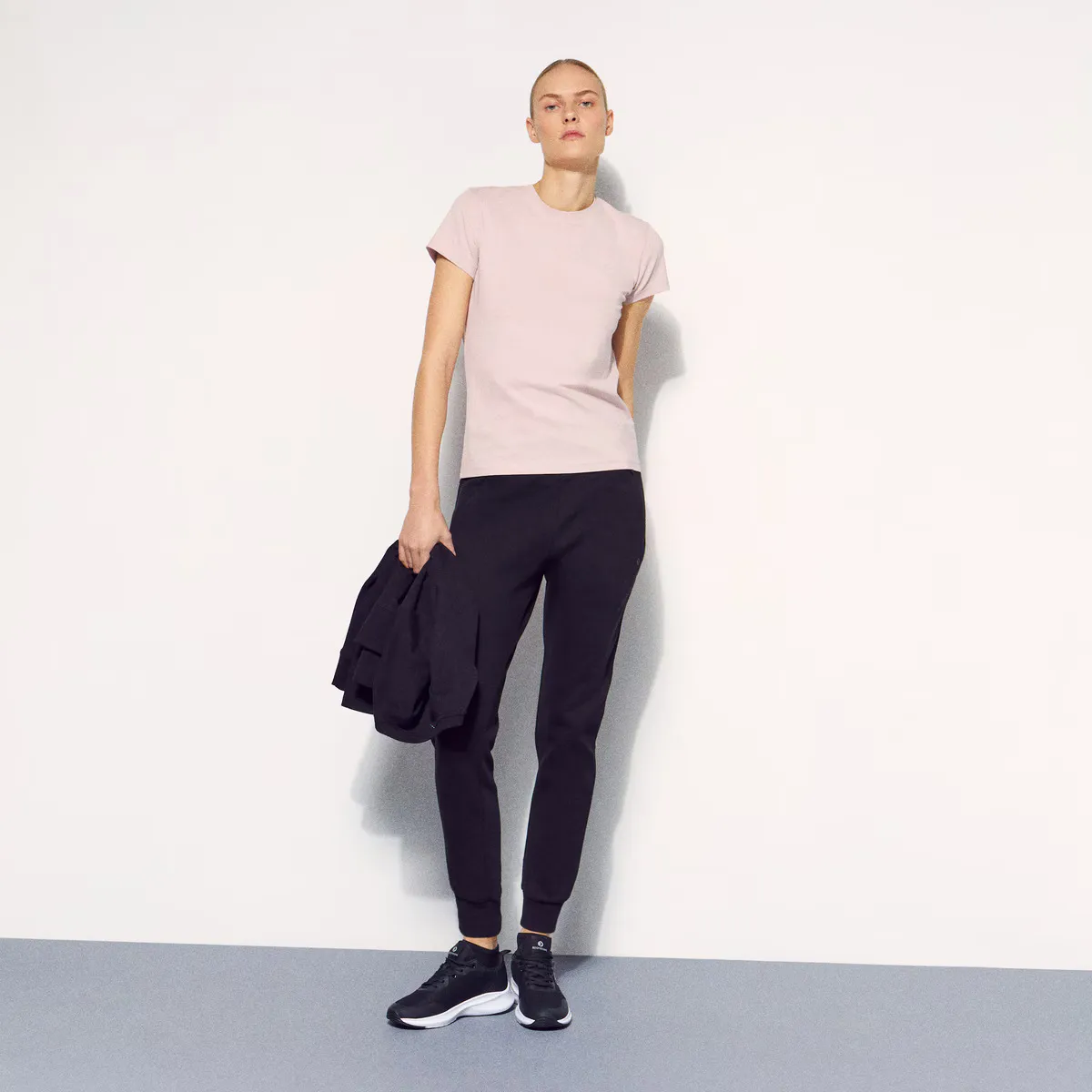 Теплые женские спортивно-повседневные брюки с манжетами Boomerang, черный
Теплые женские спортивно-повседневные брюки с манжетами Boomerang, черный