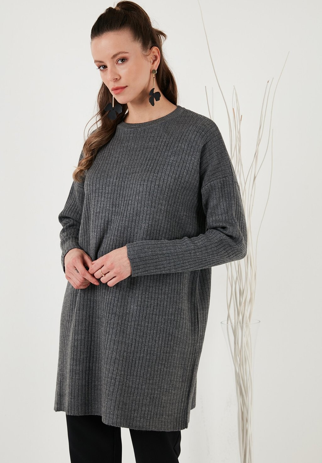 Джемпер LELA, темно-серый
Джемпер LELA, темно-серый