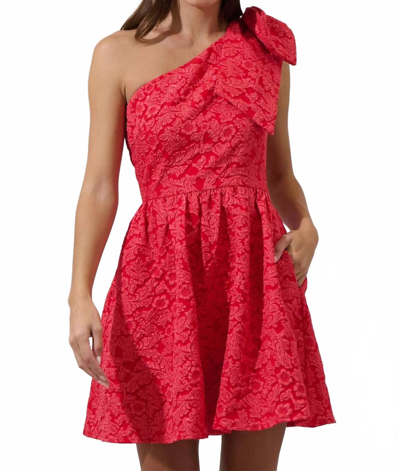 Мини-платье Zarah Jacquard Ivine с бантом в красном цвете SUGARLIPS
Мини-платье Zarah Jacquard Ivine с бантом в красном цвете SUGARLIPS