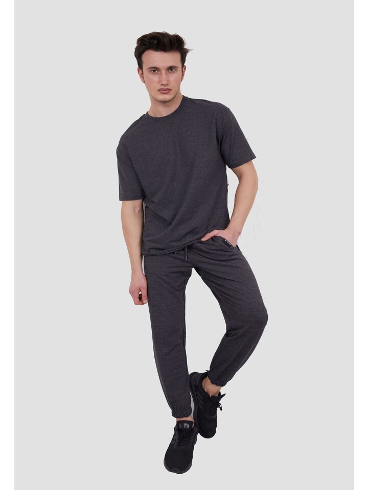 Спортивный костюм Tom Barron, цвет antracid
Спортивный костюм Tom Barron, цвет antracid