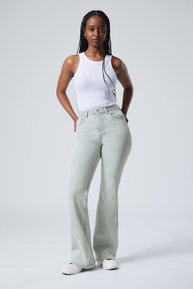 Джинсы Glow Curve с высокой талией, расклешенные, стандартного кроя Weekday, голубой
Джинсы Glow Curve с высокой талией, расклешенные, стандартного кроя Weekday, голубой