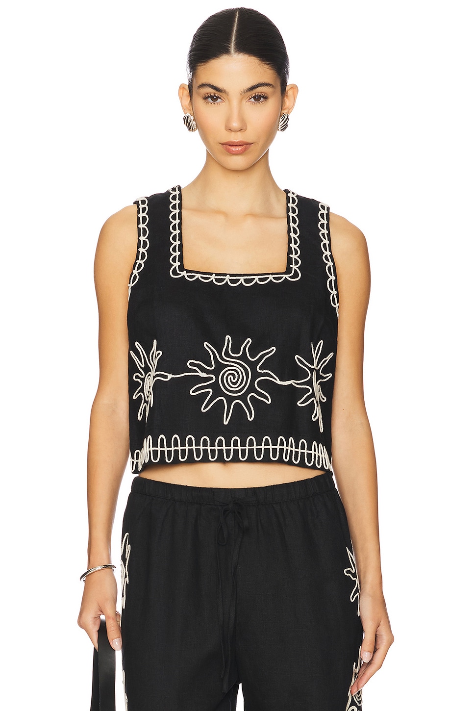 Топ Alira Rails с вышивкой солнца
Топ Alira Rails с вышивкой солнца