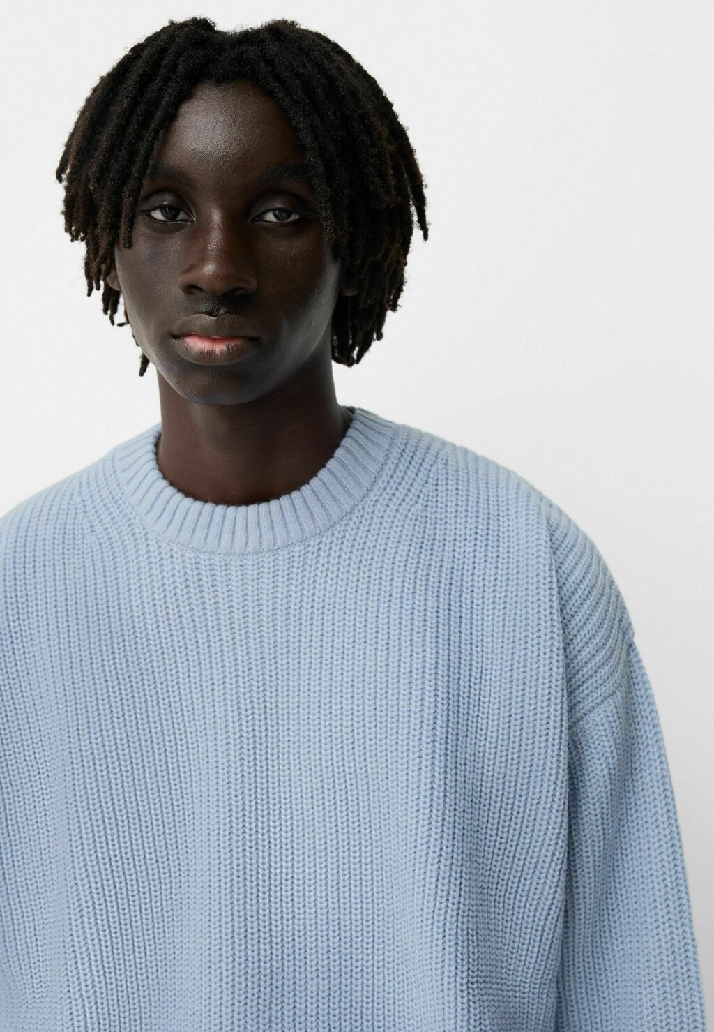 Джемпер Bershka, темно-синий
Джемпер Bershka, темно-синий