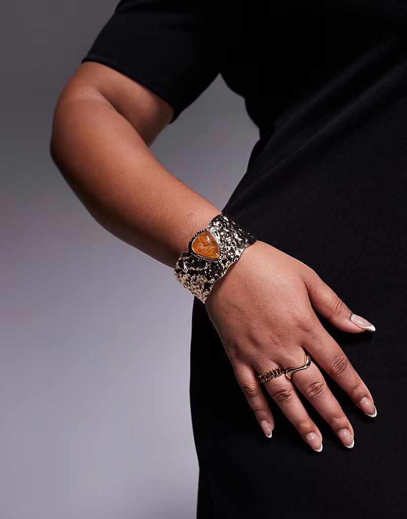 Браслет-манжета Curve Limited Edition с абстрактной текстурой в оттенке расплавленного золота Asos Curve
Браслет-манжета Curve Limited Edition с абстрактной текстурой в оттенке расплавленного золота Asos Curve