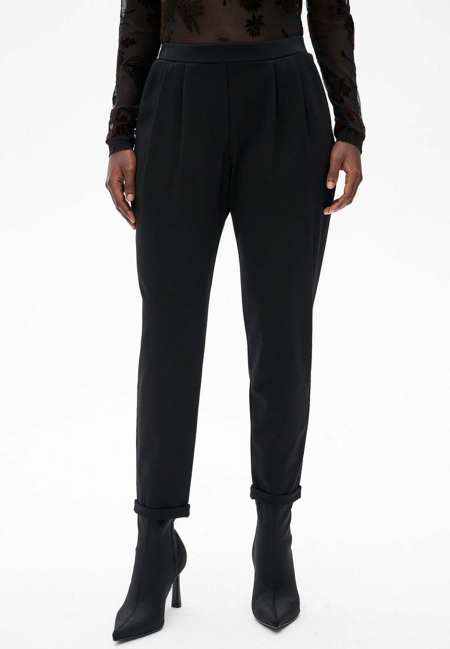 Брюки blue shadow Trousers, Black
Брюки blue shadow Trousers, Black