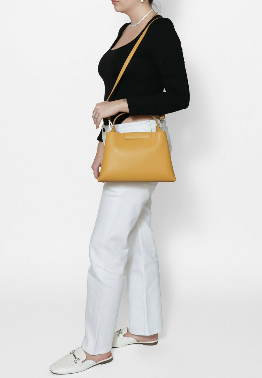 Сумка Chiara Ferretti Handbag, Yellow
Сумка Chiara Ferretti Handbag, Yellow