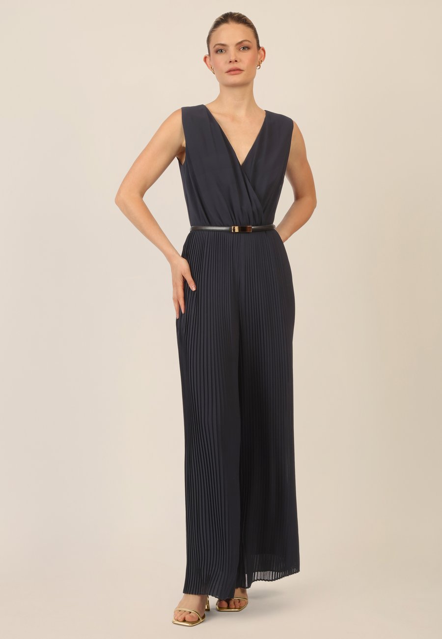 Комбинезон Apart Jumpsuit, Nachtblau/Dark Blue
Комбинезон Apart Jumpsuit, Nachtblau/Dark Blue