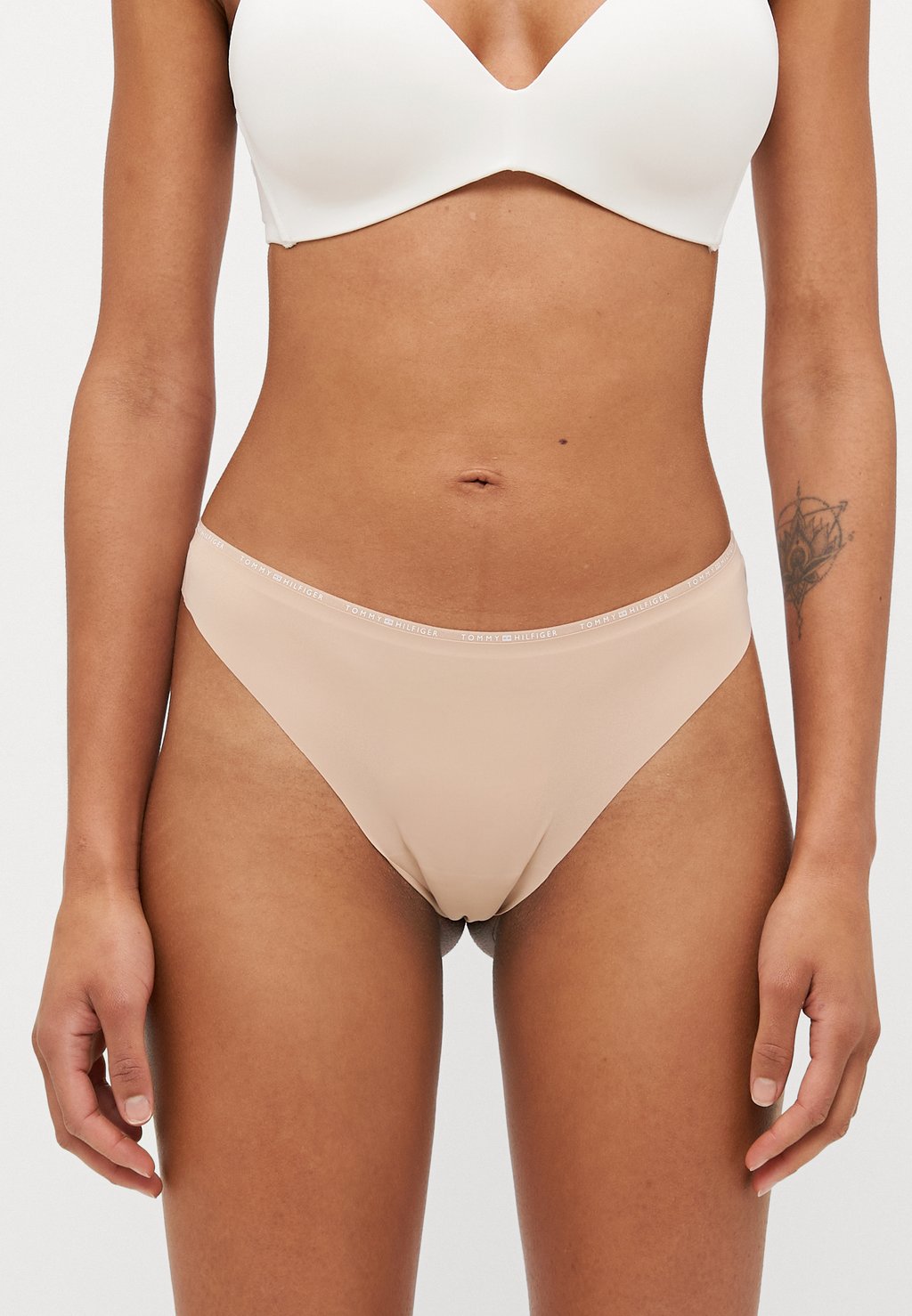 Стринги THONG Tommy Hilfiger, бежевый
Стринги THONG Tommy Hilfiger, бежевый
