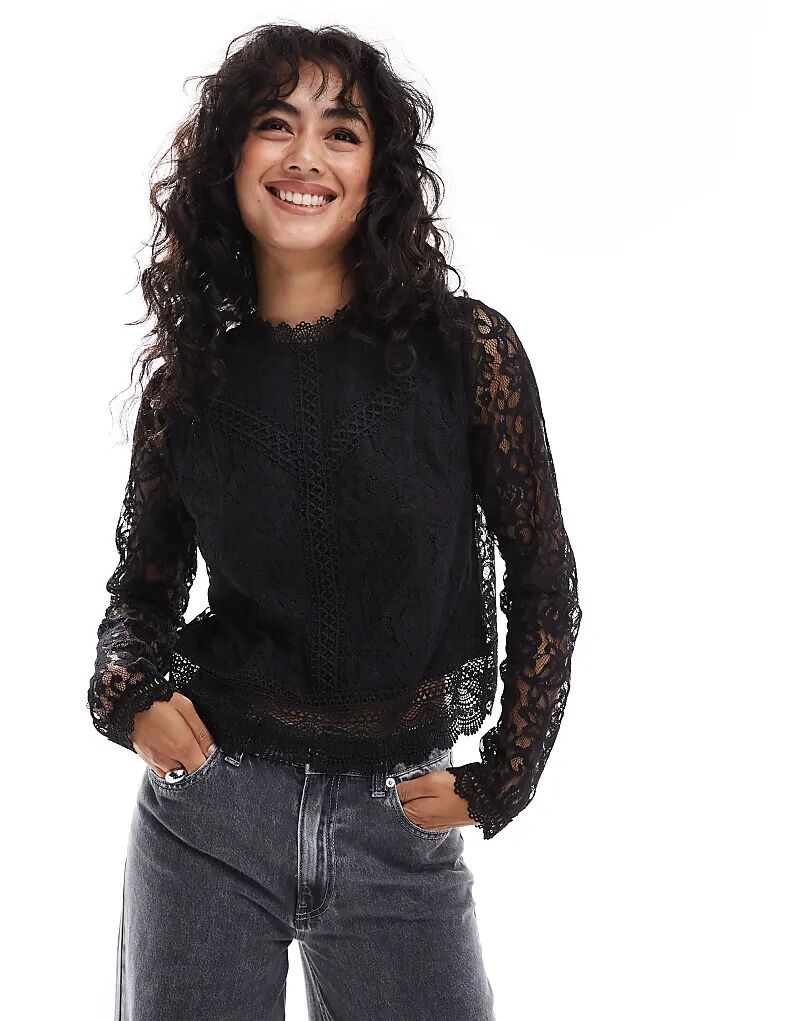 Топ с высоким воротом и кружевом черного цвета ONLY
Топ с высоким воротом и кружевом черного цвета ONLY