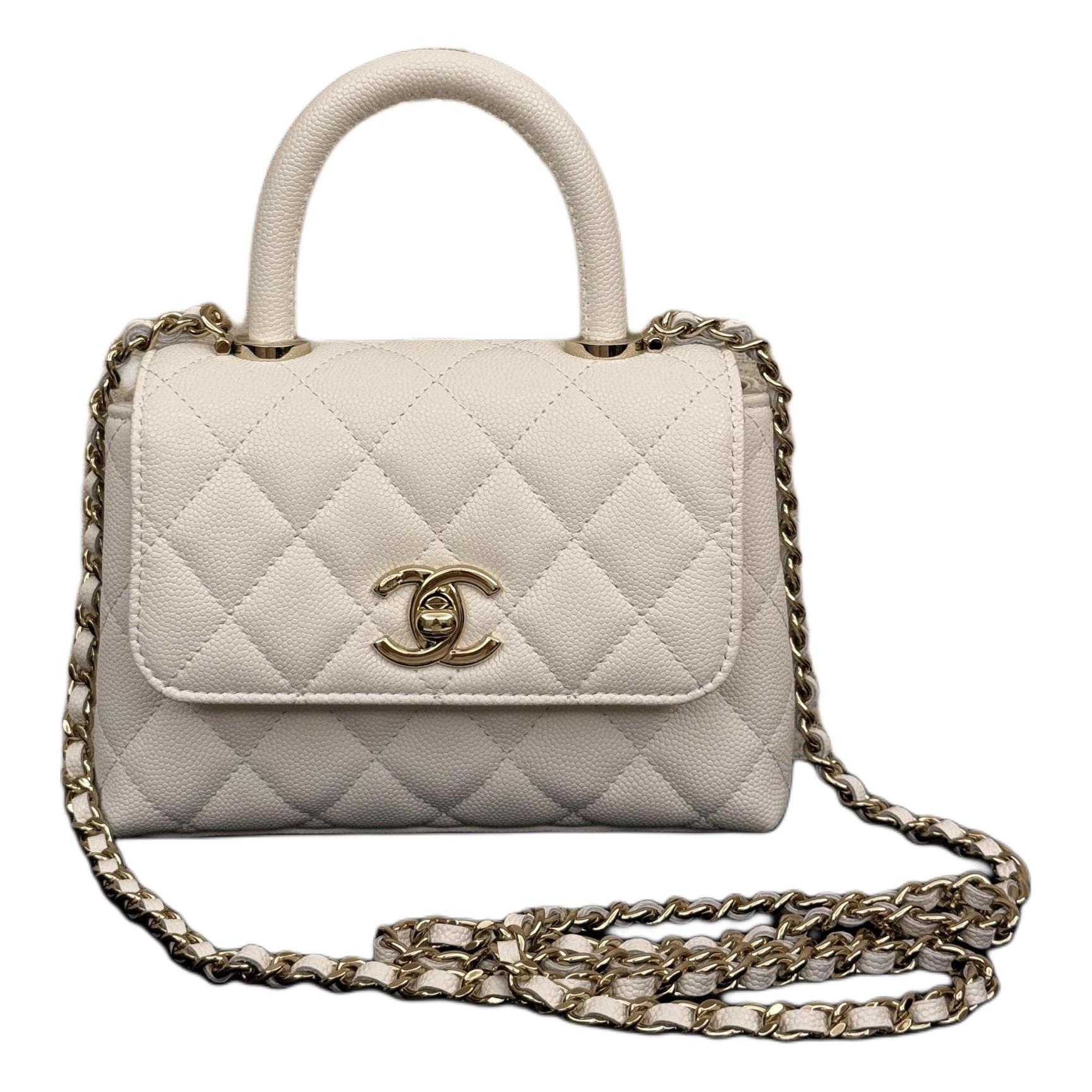 Сумка через плечо из зерненой кожи коровы, белая женская CHANEL 
Сумка через плечо из зерненой кожи коровы, белая женская CHANEL