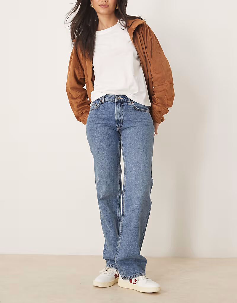 Джинсы прямого кроя Gina Tricot в цвете «полупрозрачный синий»
Джинсы прямого кроя Gina Tricot в цвете «полупрозрачный синий»