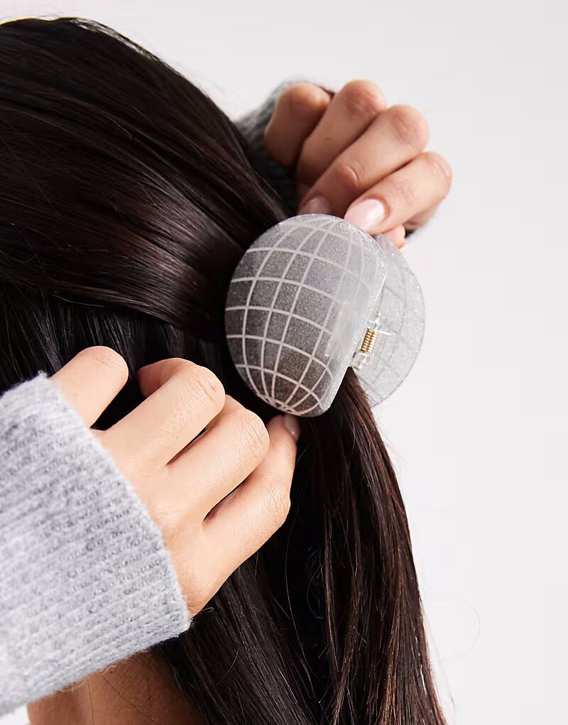 Заколка-краб для волос в виде диско-шара Accessoryize, серебряная Accessorize
Заколка-краб для волос в виде диско-шара Accessoryize, серебряная Accessorize