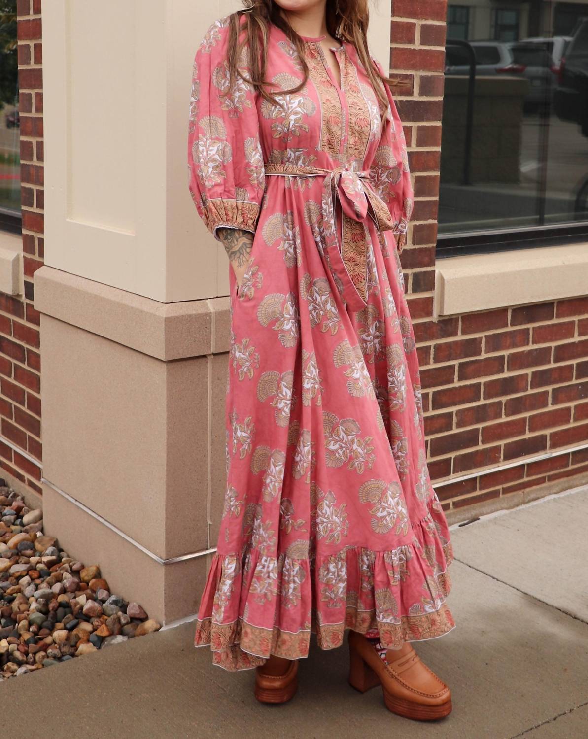 Лаурел платье миди с пышными рукавами в оттенке огненный кирпич VICTORIA DUNN, красный 
Лаурел платье миди с пышными рукавами в оттенке огненный кирпич VICTORIA DUNN, красный