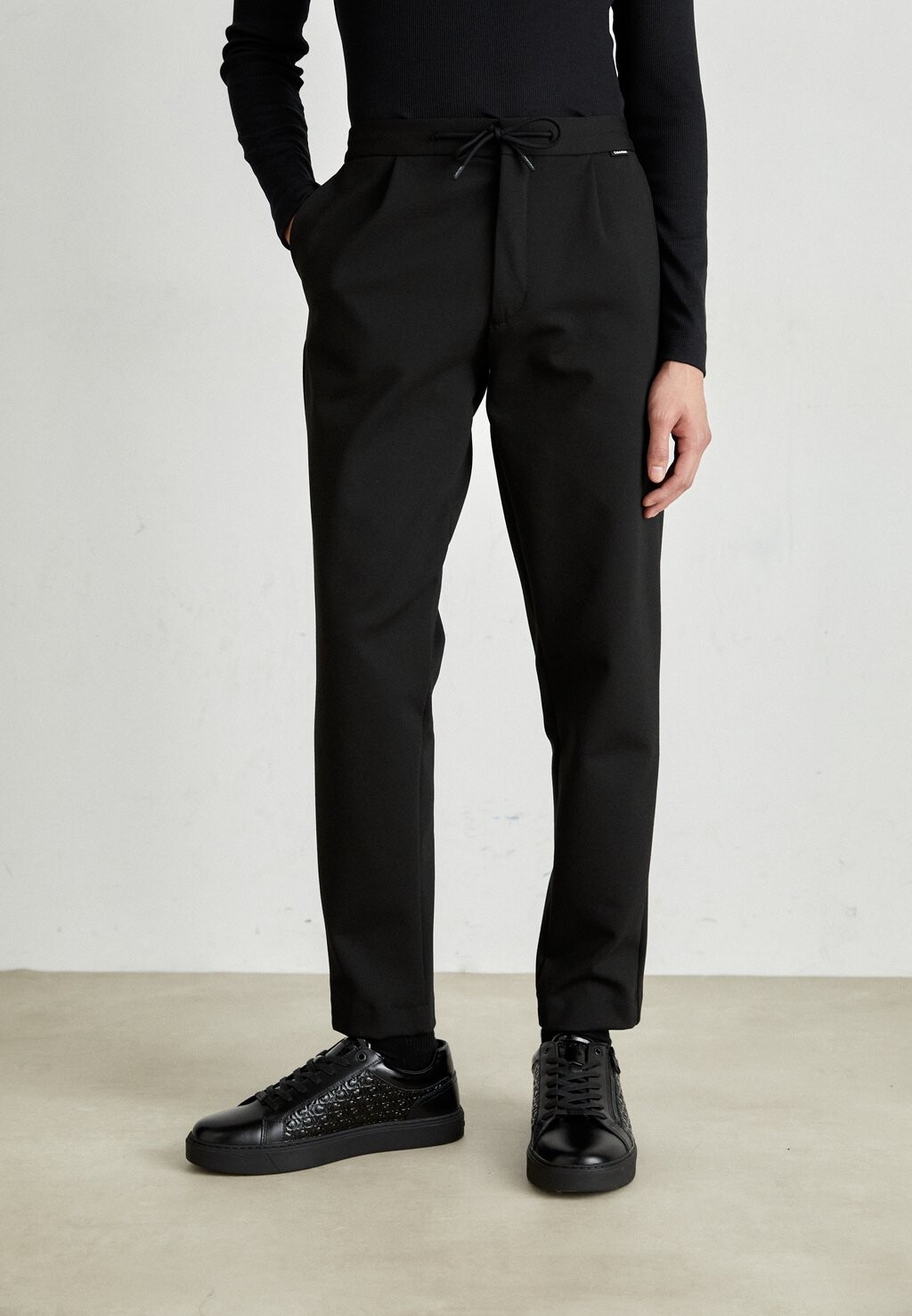 Брюки COMFORT TAPERED PLEAT Calvin Klein, цвет black
Брюки COMFORT TAPERED PLEAT Calvin Klein, цвет black