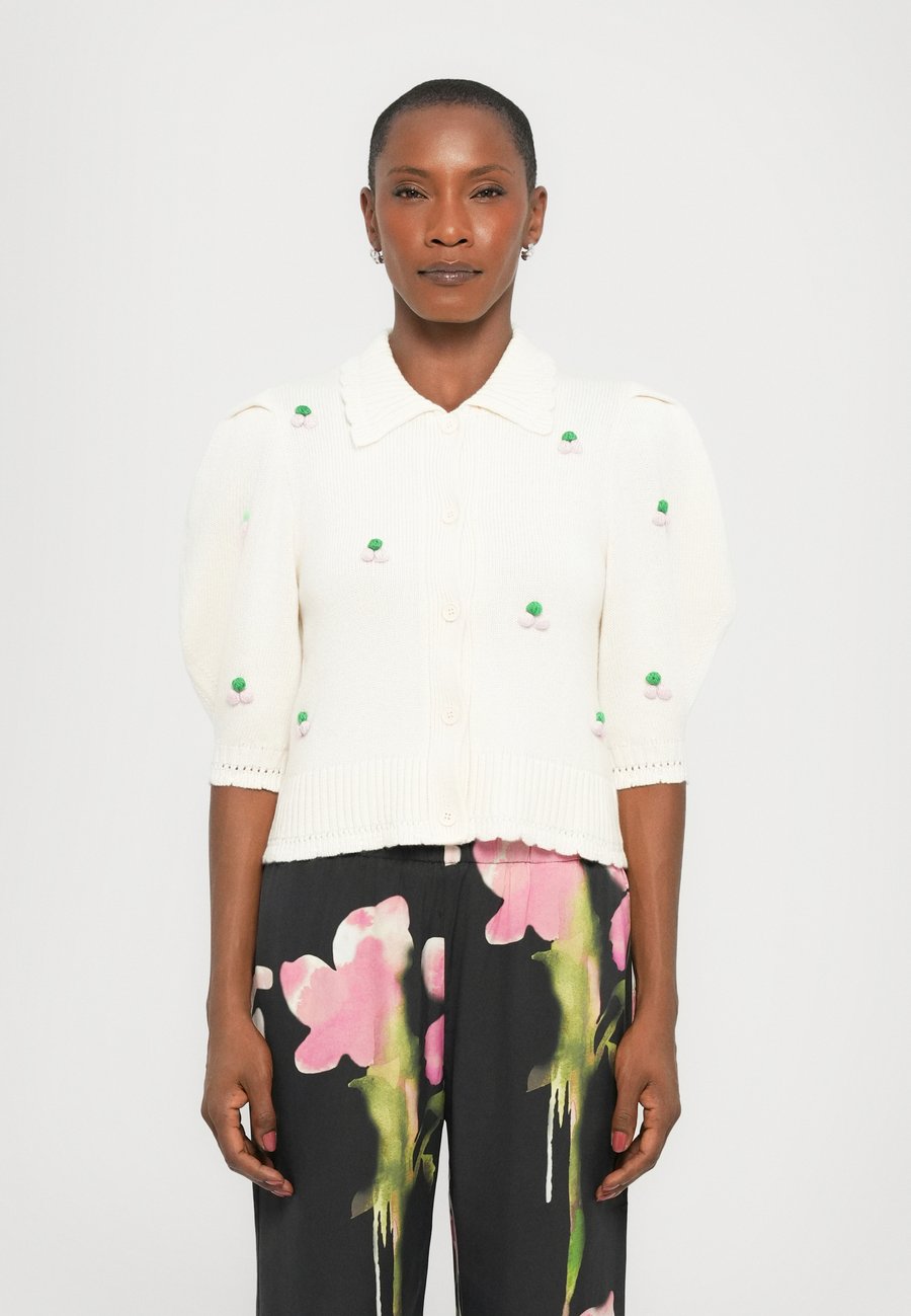 Кардиган Stine Goya BUBBLE CARDIGAN, Vanilla/Off-White
Кардиган Stine Goya BUBBLE CARDIGAN, Vanilla/Off-White