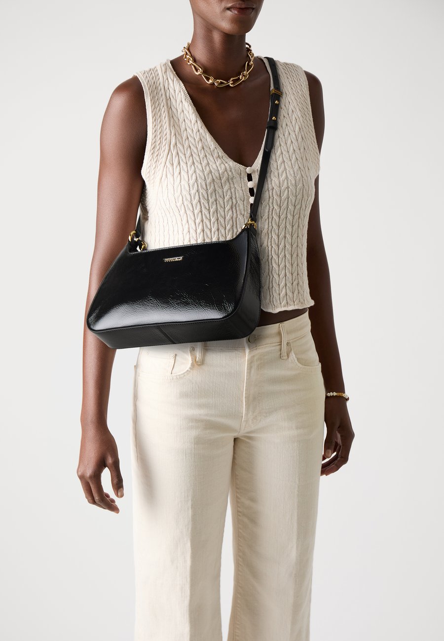 Сумка Coccinelle BEAT , Noir/Noir/Black
Сумка Coccinelle BEAT , Noir/Noir/Black