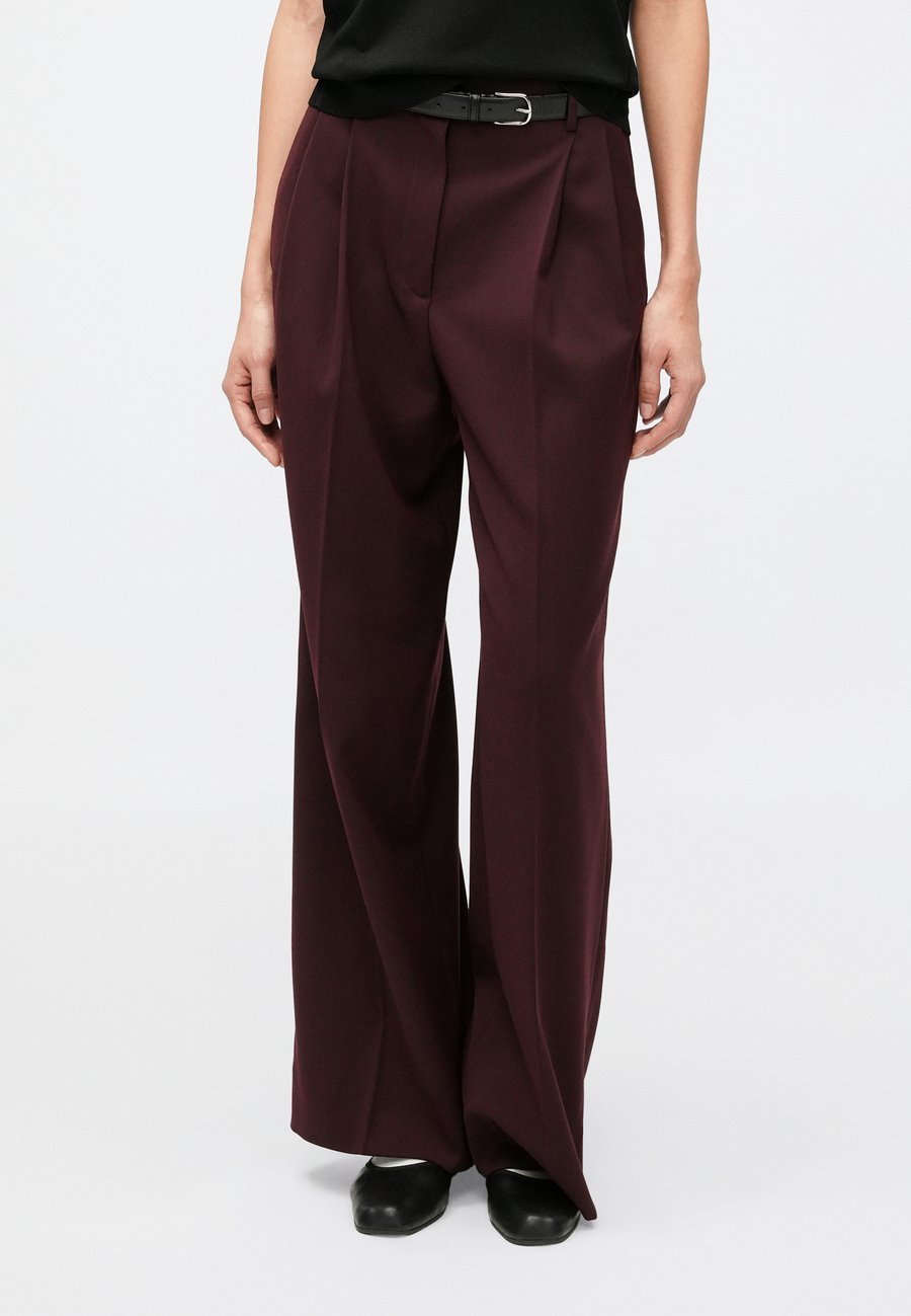 Брюки Filippa K DARCEY TROUSERS, Dark Burgundy/Bordeaux
Брюки Filippa K DARCEY TROUSERS, Dark Burgundy/Bordeaux