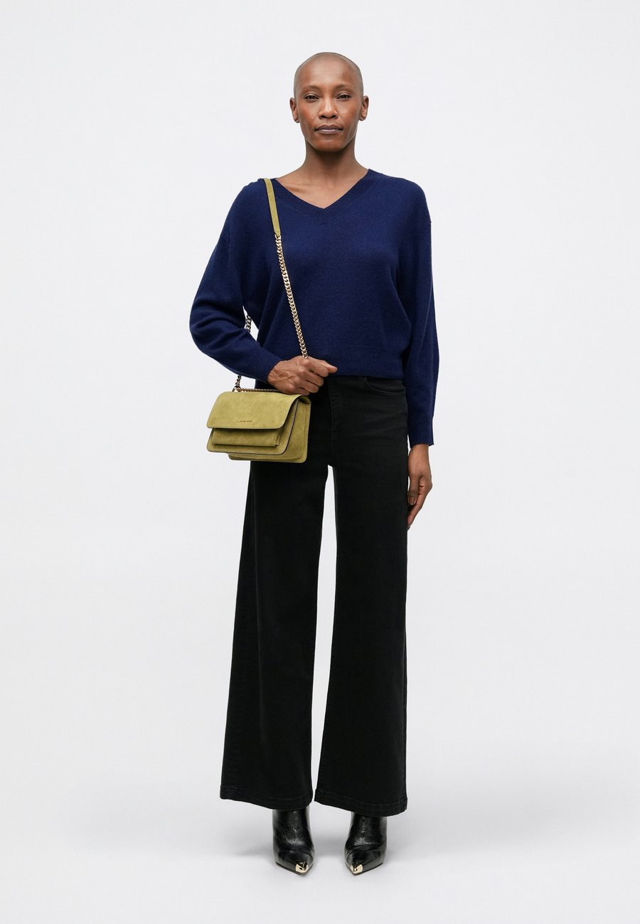 Сумка кросс-боди MICHAEL Michael Kors CLAIRE , Pistachio/Light Green
Сумка кросс-боди MICHAEL Michael Kors CLAIRE , Pistachio/Light Green