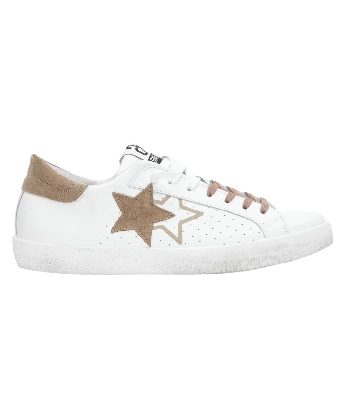 Белые кожаные кроссовки с деталями из замши бежевого цвета. 2Star, белый
Белые кожаные кроссовки с деталями из замши бежевого цвета. 2Star, белый