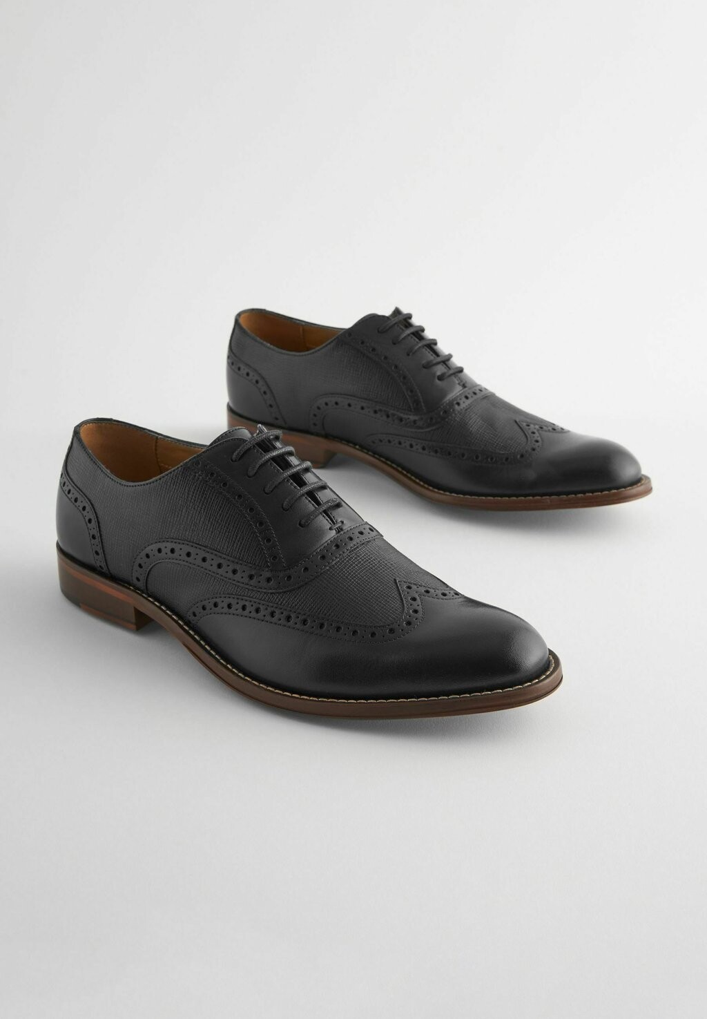 Туфли WING CAP BROGUE REGULAR FIT Next, черный
Туфли WING CAP BROGUE REGULAR FIT Next, черный
