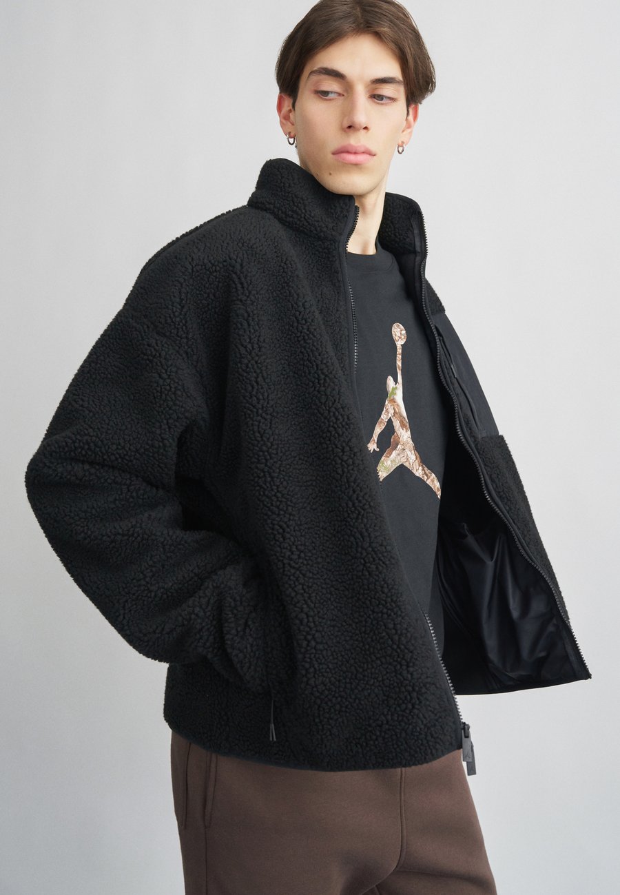 Флисовая куртка Jordan Fleece jacket, Black/White/Black
Флисовая куртка Jordan Fleece jacket, Black/White/Black