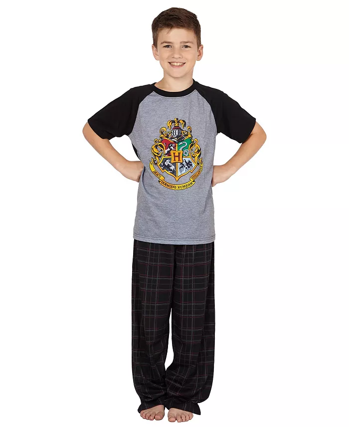 Мальчиковый комплект пижамы из 2 предметов с гербом Хогвартса и регланным покроем в клетку Harry Potter, черный
Мальчиковый комплект пижамы из 2 предметов с гербом Хогвартса и регланным покроем в клетку Harry Potter, черный