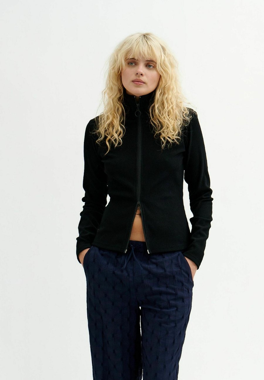 Кардиган Résumé Cardigan, Black
Кардиган Résumé Cardigan, Black