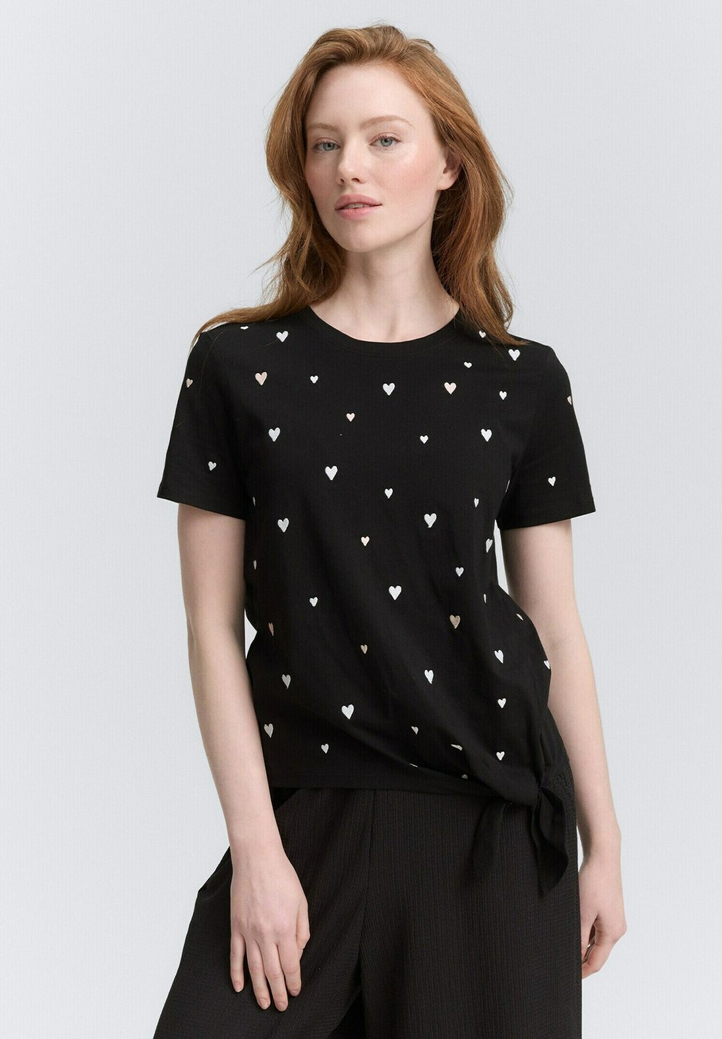 Футболка с принтом MIT HERZ-STICKEREI TOM TAILOR DENIM, черный
Футболка с принтом MIT HERZ-STICKEREI TOM TAILOR DENIM, черный