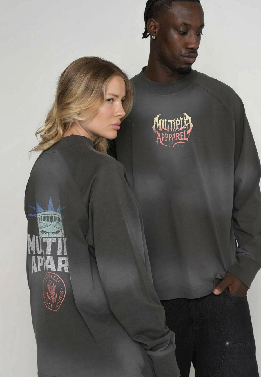 Топ Multiply Apparel RAGLAN CINEMATIC, Black Soda Washed/Black
Топ Multiply Apparel RAGLAN CINEMATIC, Black Soda Washed/Black