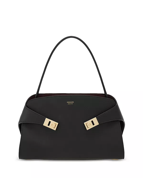 Мягкая черная кожаная сумочка Hug Ferragamo, черный
Мягкая черная кожаная сумочка Hug Ferragamo, черный