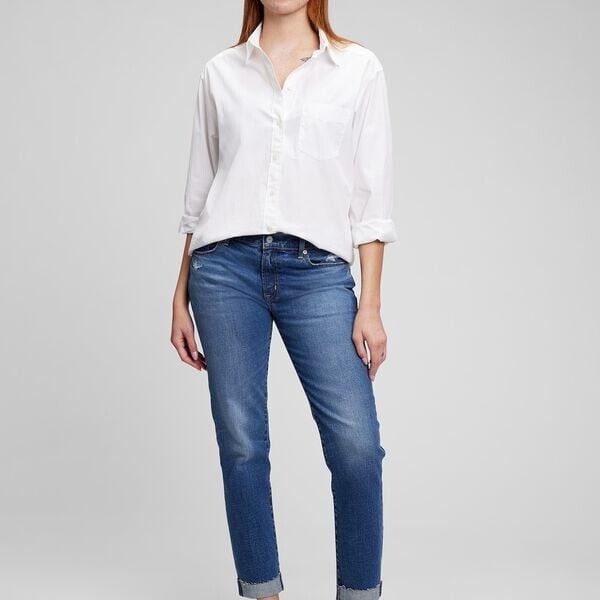 Джинсы girlfriend с потертостями и необработанным краем Gap, синий 
Джинсы girlfriend с потертостями и необработанным краем Gap, синий