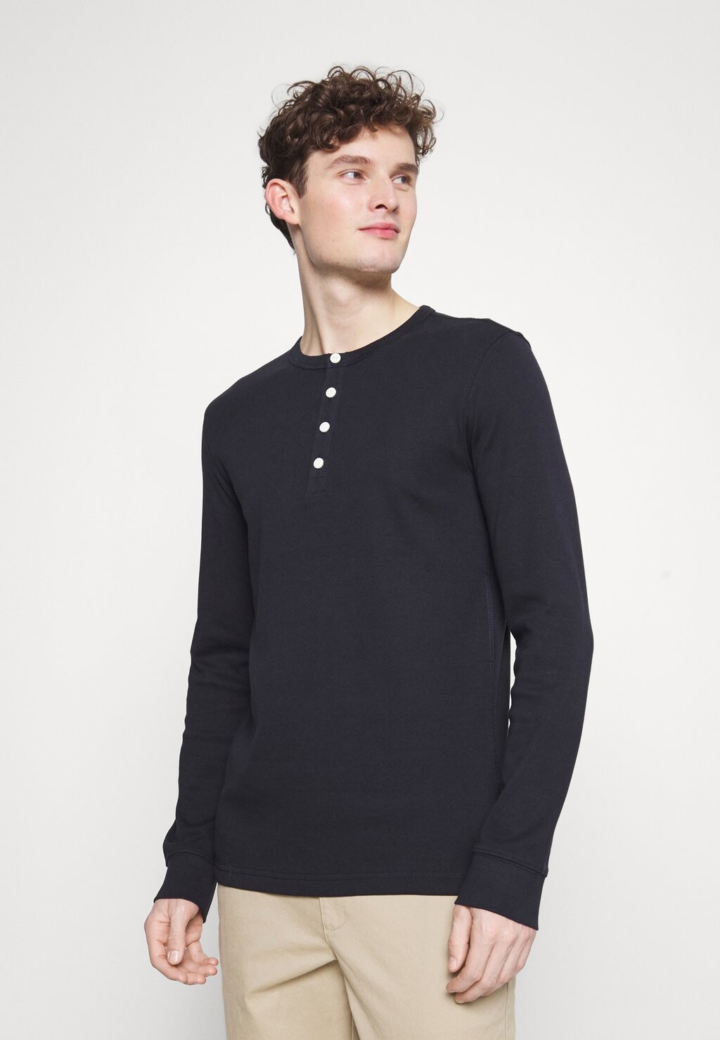 Топ с длинными рукавами SOLID GRANDDAD Lindbergh, цвет black
Топ с длинными рукавами SOLID GRANDDAD Lindbergh, цвет black