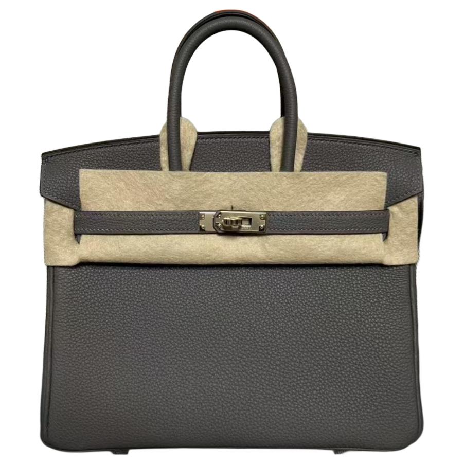 Сумка Birkin из телячьей кожи Togo для женщин 0L Grismeyer Дождевое облако серого цвета HERMES, W Stamp
Сумка Birkin из телячьей кожи Togo для женщин 0L Grismeyer Дождевое облако серого цвета HERMES, W Stamp