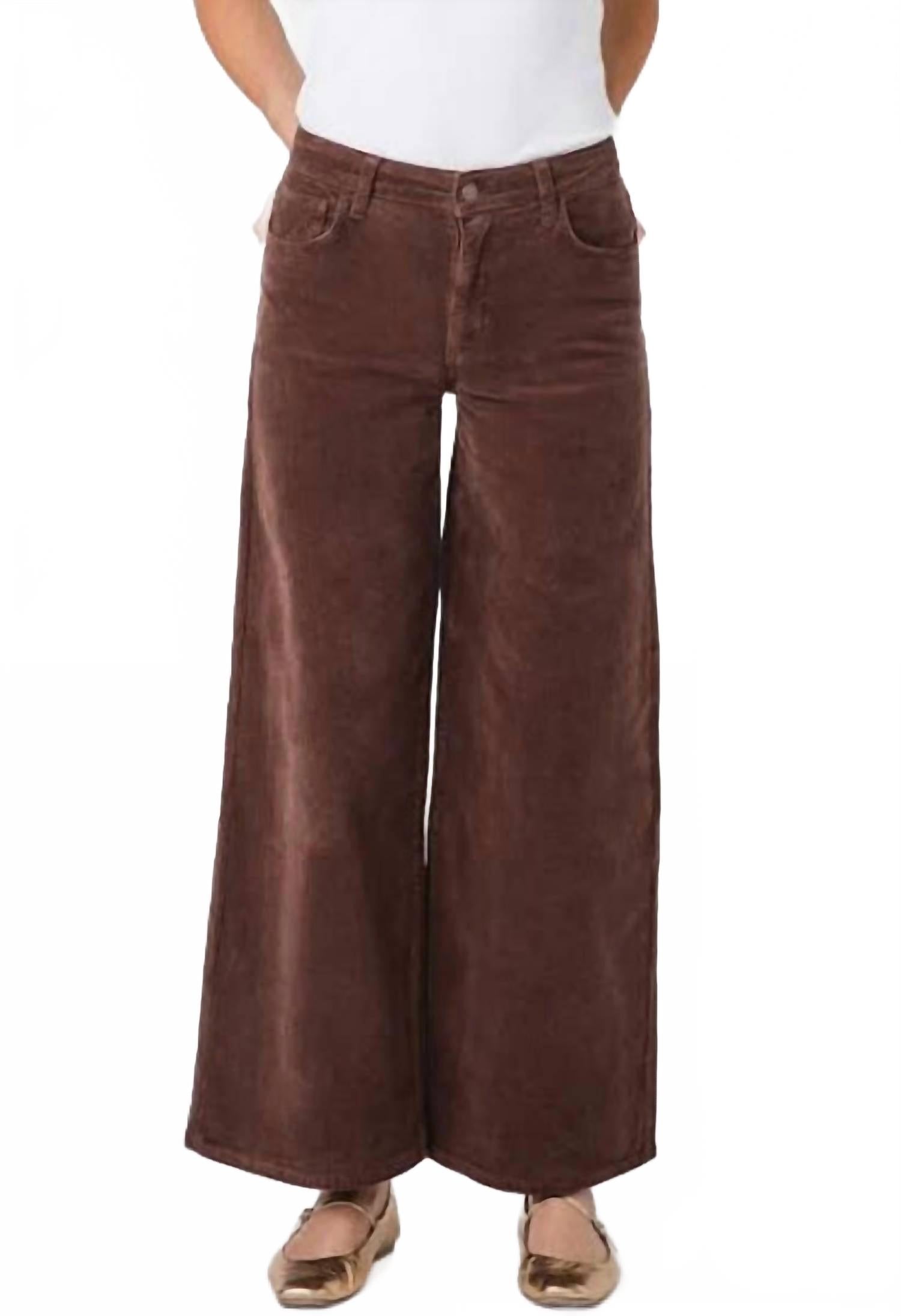 Широкие брюки из вельвета Extra в коричневом цвете JUST BLACK DENIM
Широкие брюки из вельвета Extra в коричневом цвете JUST BLACK DENIM