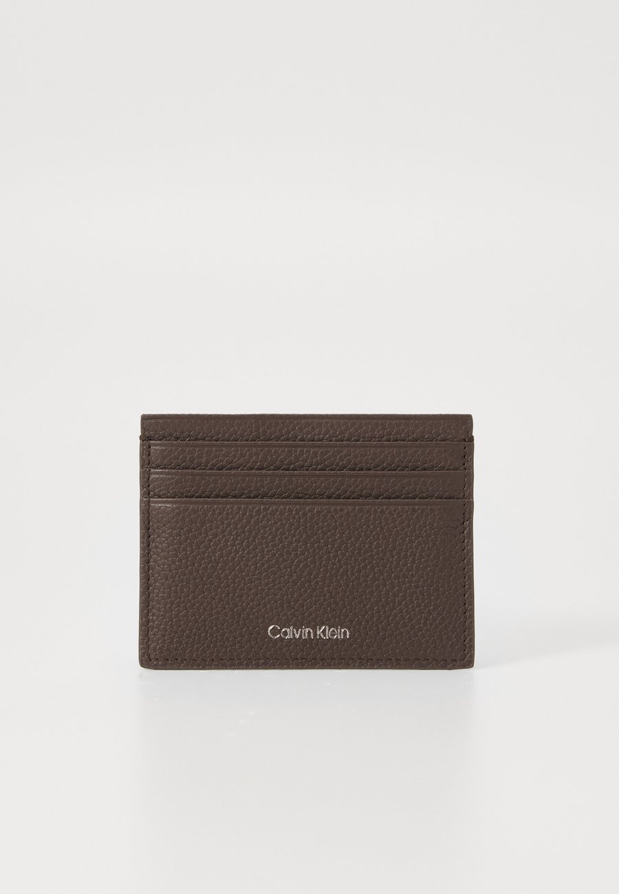 Кошелек Calvin Klein FOIL EMBOSS CARD CASE, Dark Brown
Кошелек Calvin Klein FOIL EMBOSS CARD CASE, Dark Brown