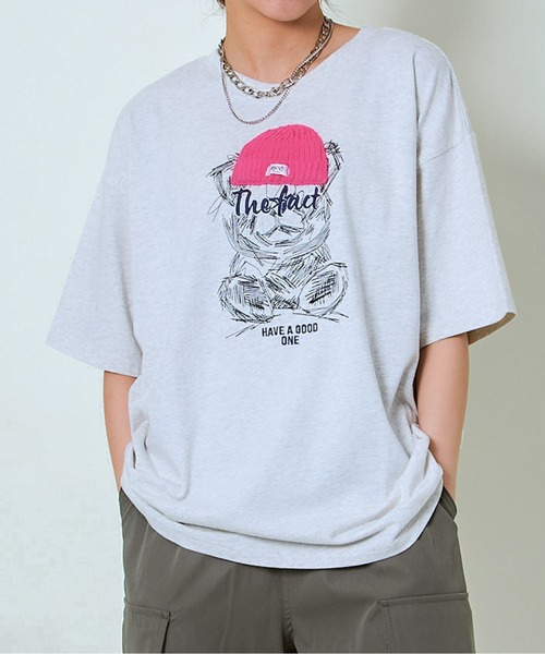 Женская футболка оверсайз с короткими рукавами, с ручной росписью в виде рисунка вязаной шапки GORGE
Женская футболка оверсайз с короткими рукавами, с ручной росписью в виде рисунка вязаной шапки GORGE