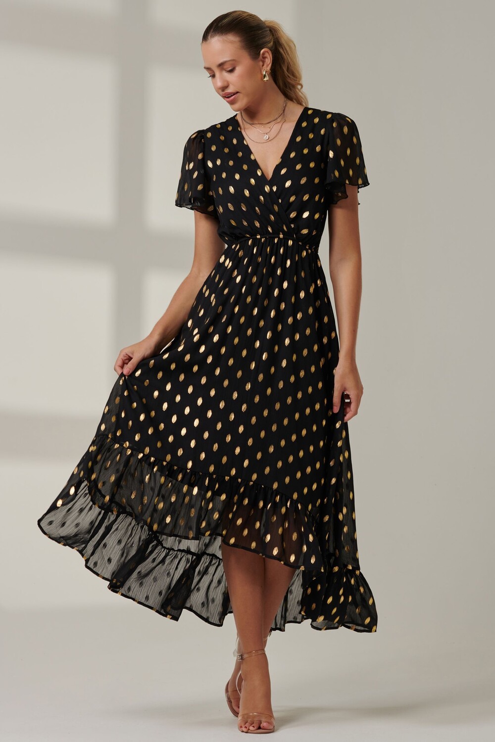 Платье макси с рукавами ангелочками и металлическим эффектом Jolie Moi, черный
Платье макси с рукавами ангелочками и металлическим эффектом Jolie Moi, черный