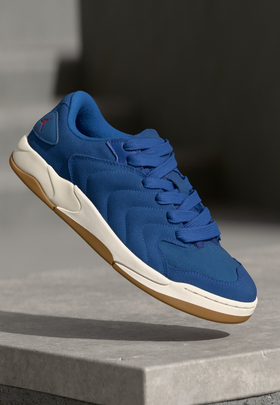 Кроссовки Jordan JORDAN SESSION, Stormblue/Varsity Red/French Blue/Pale Ivory/Light Brown/White/Blue
Кроссовки Jordan JORDAN SESSION, Stormblue/Varsity Red/French Blue/Pale Ivory/Light Brown/White/Blue