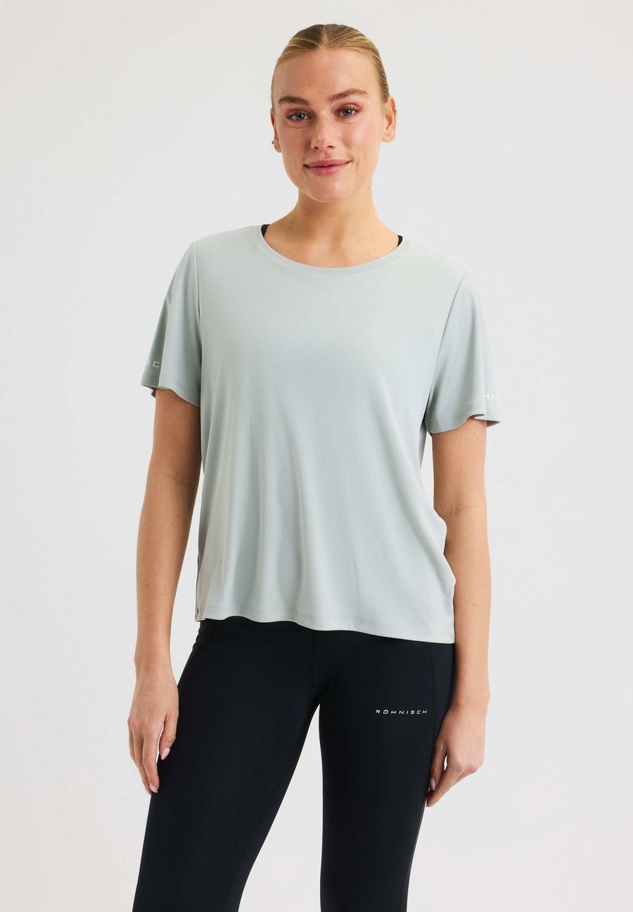 Топ Röhnisch TEAM LOGO TEE, Blelgian Block/Grey
Топ Röhnisch TEAM LOGO TEE, Blelgian Block/Grey