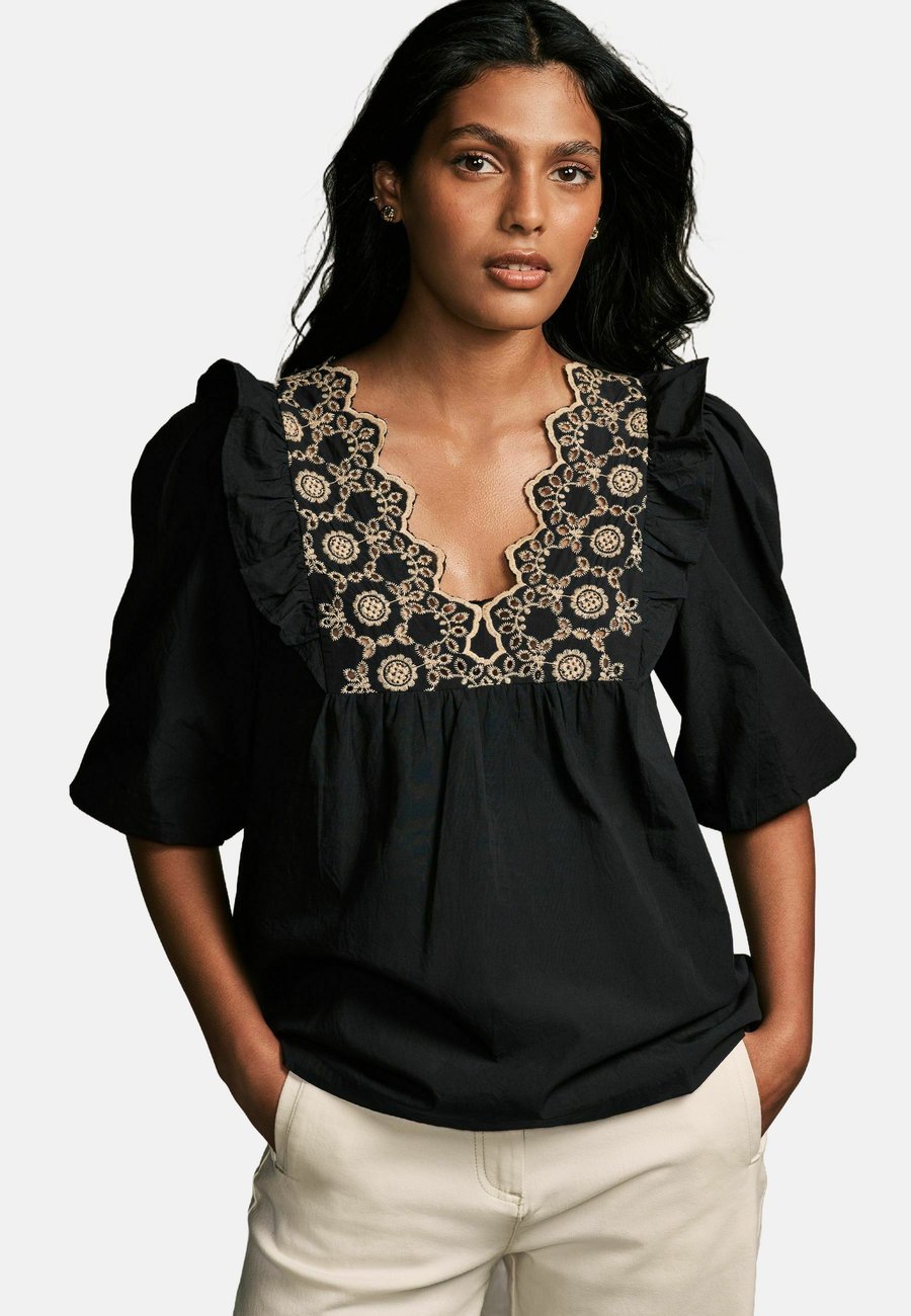 Блуза Laura Ashley REGULAR FIT, Black
Блуза Laura Ashley REGULAR FIT, Black